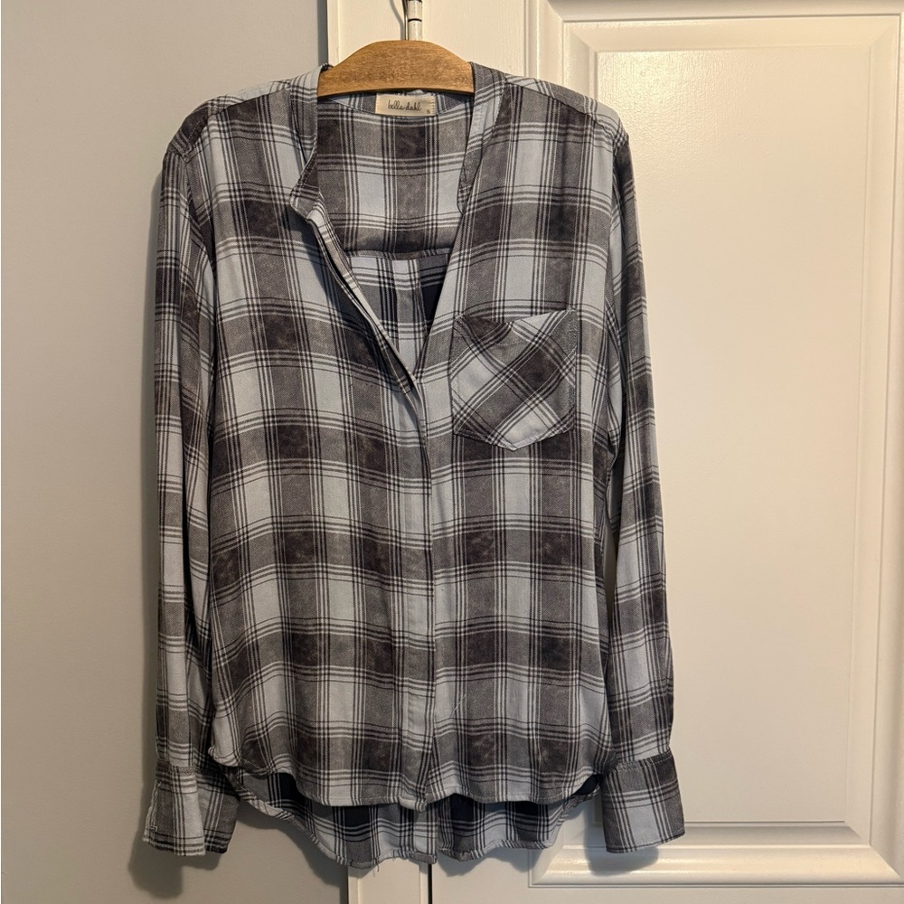 Bella Dahl button front shirt. Size small